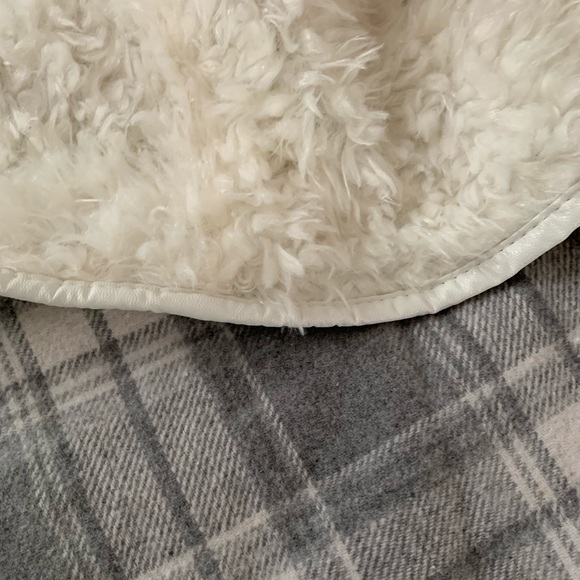 Long Fuzzy Vest - Picture 3 of 4